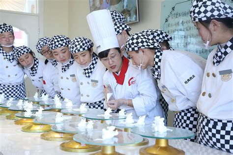 重庆新东方厨师学校学费一年多少？_重庆新东方烹饪学校