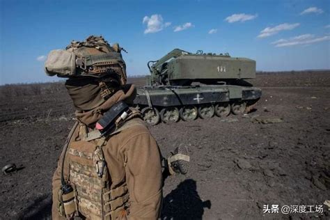 乌克兰国民卫队成员参加军事战术演习_频道_凤凰网