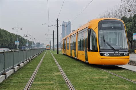 “来逛朕的园子吧”！北京有轨电车西郊线变身“三山五园号”_京报网