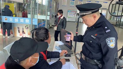 患病八岁男童郑州火车站走失!民警回放监控查找5小时终找到-大河新闻