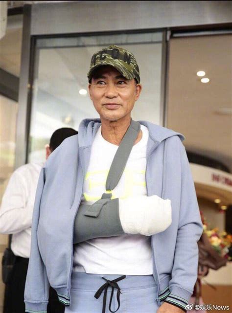 任达华被袭击受伤后不到一个月便出席电影《小Q》的广州发布会