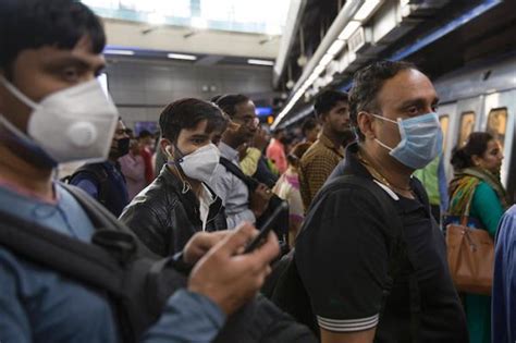 印度确诊人数激增，两个因素加剧病毒传播，被预测爆发后将是王炸|新冠肺炎_新浪新闻