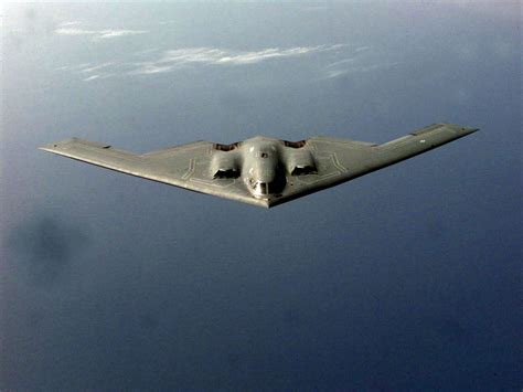 B2轰炸机造价有多贵？1997年，首批六架B-2轰炸机正式服役|轰炸机|飞行|服役_新浪新闻