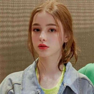 女生正脸头像图片