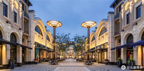 2021亚龙湾壹号小镇·奥特莱斯购物,...、旅游于一体的超大规模品...【去哪儿攻略】