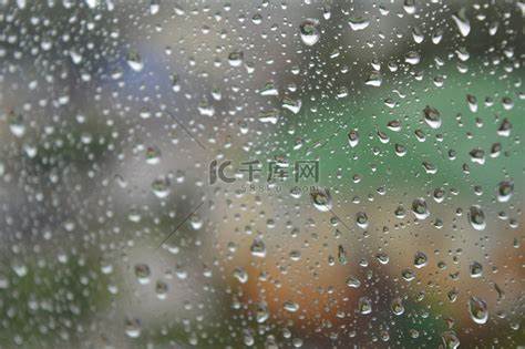 雨滴落在窗户上水滴高清图片下载-正版图片504975200-摄图网