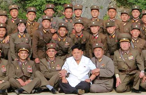 高清：金正恩指导朝鲜战略部队战术导弹发射训练【5】--国际--人民网