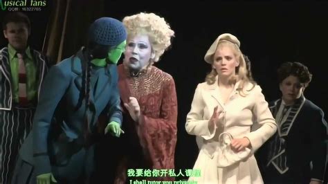 百老汇音乐剧《魔法坏女巫》：一个后现代主义视角的“大女主”故事|界面新闻 · 文化