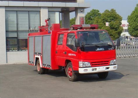 五十铃2T水罐泡沫消防车 - 成都锐博消防安全设备有限公司是一家从事国内外知名消防车辆及消防器材销售