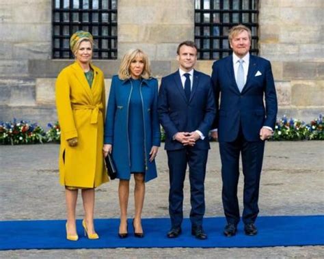 浪漫之都：法国总统马克龙,30岁与54岁的妻子结婚,她们现状如何|马克龙|布丽吉特|两个人_新浪新闻