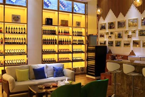Lunita葡萄酒专卖店设计 – 米尚丽零售设计网-店面设计丨办公室设计丨餐厅设计丨SI设计丨VI设计