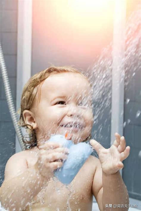 婴儿水疗怎么做（怎样给宝宝洗澡）-幼儿百科-魔术铺