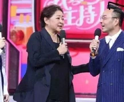 倪萍瘦身后现身机场，一套风衣阔腿裤的气质穿搭，60岁高调美回来 - 新视角