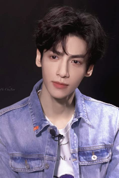罗云熙壁纸图片