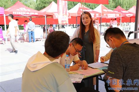 山丹县举办民营企业招聘月活动为用人单位和求职者搭建桥梁