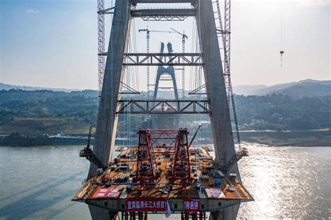 宜宾临港长江大桥全面进入上部构造施工阶段_四川在线