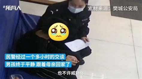 父亲蹲在火车站台边抱头痛哭 背后故事让人不忍_新闻频道_中国青年网