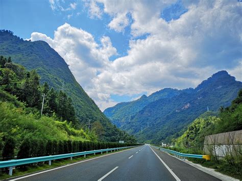 穿行贵州高速路，游遍山地公园省！