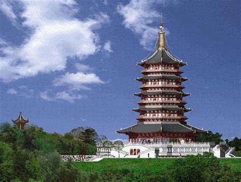 2021雷峰塔，又名皇妃塔、西关砖塔，位于浙江省会杭州市西湖风景区南岸夕照山的雷峰上_雷峰塔-评论-去哪儿攻略