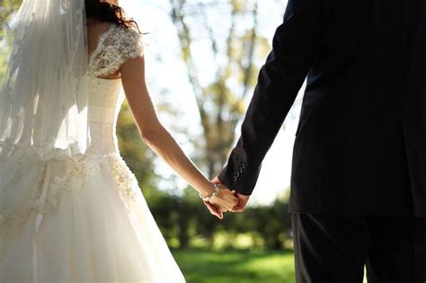 结婚婚礼集图片-牵手新婚夫妇素材-高清图片-摄影照片-寻图免费打包下载