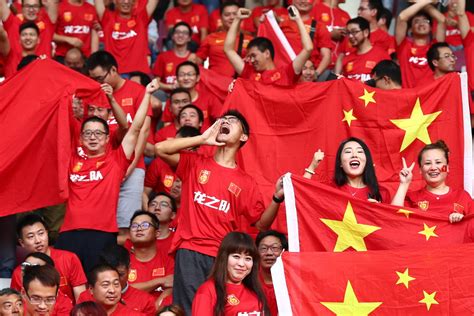 中国之队官方海报助威国足：爱足球 我们爱中国！|国足|海报_凤凰体育