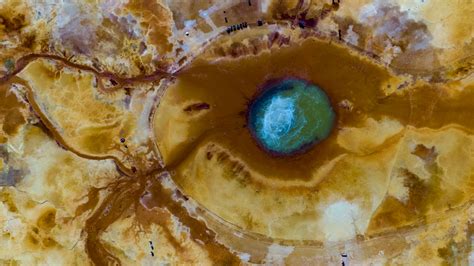 带你去看神奇的世界：青海阿拉尔草原深处的恶魔之眼艾肯泉 - 必经地旅游网
