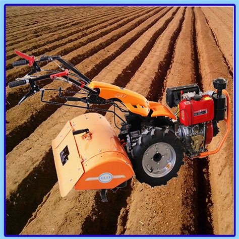 高科技农机设备亮相潍坊，小型耕作机可遥控耕种 | 农机新闻网