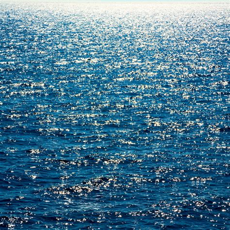 波光粼粼的湖面高清图片下载-正版图片600647483-摄图网