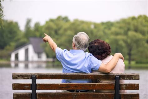 80%丧偶老人希望再婚：老年人4大真实需求，你都知道几个
