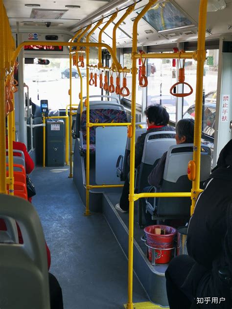 中国内地公交车下车铃为什么不设计成遍布车厢那种？ - 知乎