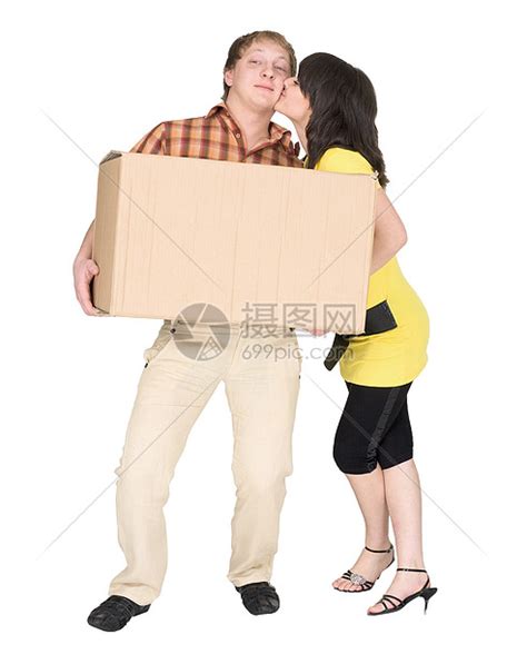 母亲亲吻拥抱父亲的女儿高清图片下载-正版图片501874135-摄图网