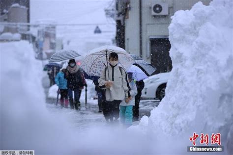 新疆伊吾降暴雪 积雪深度达10厘米-图片频道