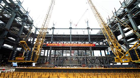 中电建路桥集团有限公司 公司要闻 西南首例！科学会堂项目72米大跨度钢结构吊装成功