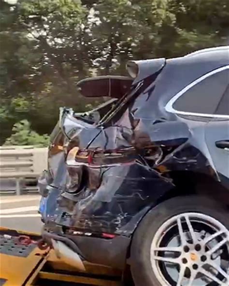 70万保时捷Macan高速出事故，看到车损那一刻，才知其质量-新浪汽车