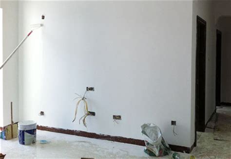 刷墙面漆细节_刷墙面漆注意事项_刷墙面漆方法-家居在线