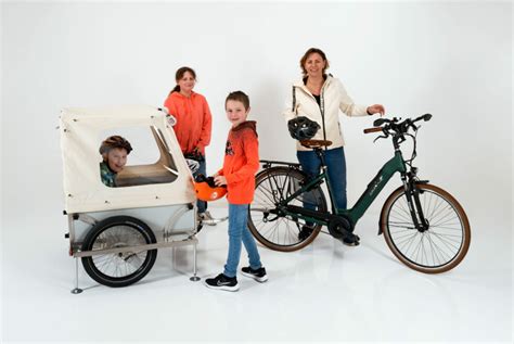 Der Fahrrad-Anhänger zum Transportieren von Kindern