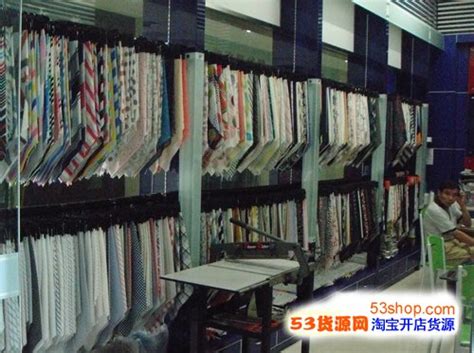 探秘实拍：中国最大的服装尾货批发市场！广州昌岗100块能买3件名牌 - 知乎