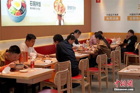 上海“长者食堂”恢复堂食 方便老年群体就餐_新浪图片