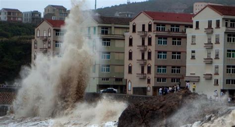 台风“苏迪罗”致温州多地被淹 官民“海”上救援 -新华地方联播-新华网