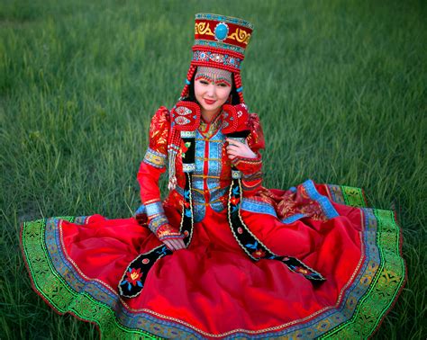 听马头琴，穿蒙古族服装，感受蒙古族的蓝色文化|蒙古|哈达_新浪新闻