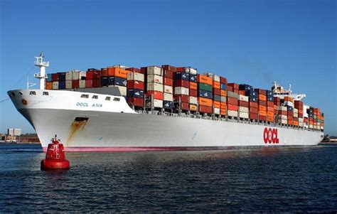 国际集装箱货船在海洋货运航运航海船舶高清图片下载-正版图片506523932-摄图网