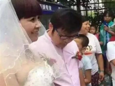寡妇再婚嫁给小伙子，看到前公公和儿子，突然后悔再婚了，结局太泪目了……_腾讯视频