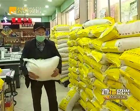 莫慌！光明商超米面粮油货架满满当当，市民有序购买_深圳新闻网