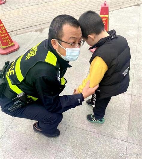 武汉民警半月送回350余名迷路老幼