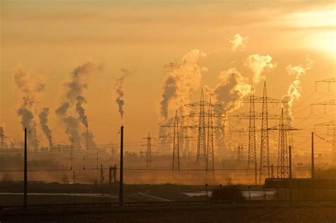 实拍北京沙尘：天空昏黄空气严重污染-图片频道