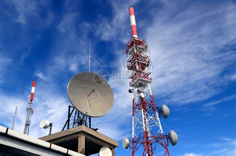 宽视有多种通信天线和红白塔的广视高清图片下载-正版图片504783484-摄图网