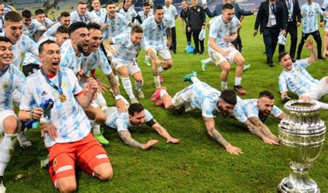梅西的阿根廷队,破除7年心魔,结束28年历史,捧起第15个美洲杯|美洲杯|梅西|迪玛利亚_新浪新闻