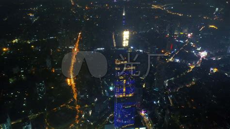 中国江苏南京紫峰大厦和城市天际线环绕延时摄影航拍夜景—高清视频下载、购买_视觉中国视频素材中心