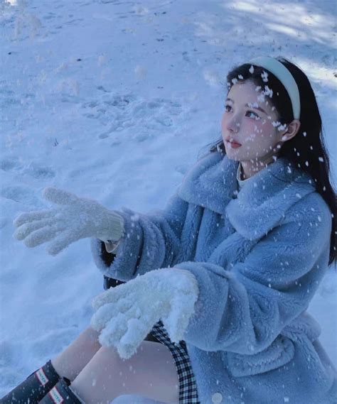 冬天清新女生头像下雪 冬天女生头像微信雪景(4)_配图网