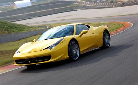 Ferrari（法拉利）的品牌故事-公司品牌VI设计logo设计公司-企业品牌logo形象VI设计-深圳品牌设计-商业空间设计-喜草品牌创意设计